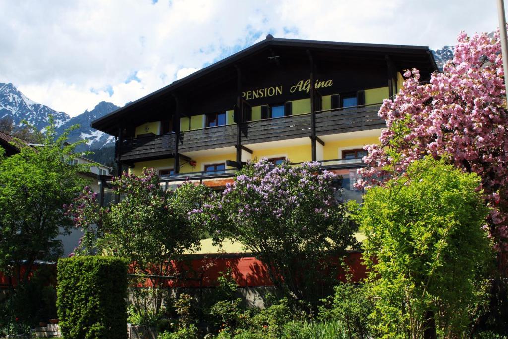 Cafe Pension Alpina Innsbruck Bagian luar foto